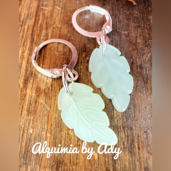 JADE CARVED LEAF HOOP EARRINGS - Picture 1 of 1